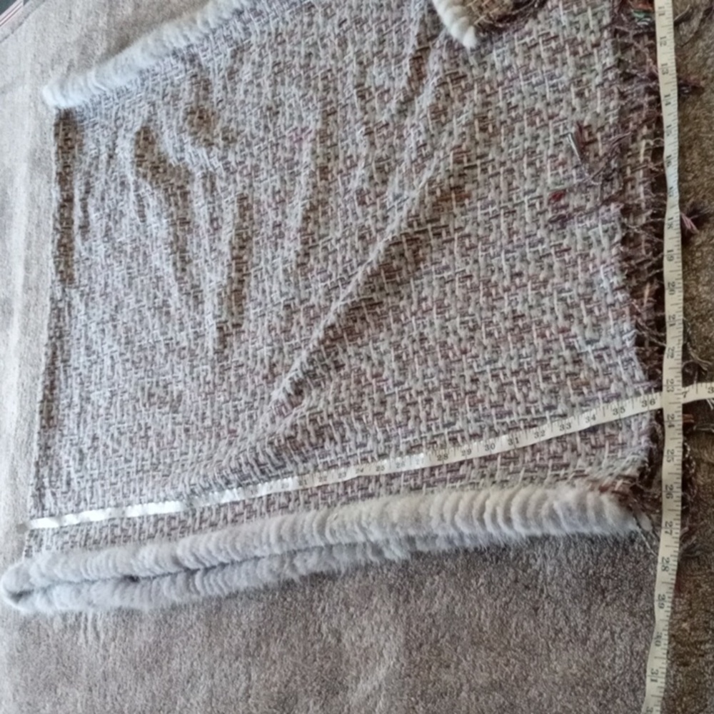 Diomi Boucle Multicolor Woven Wrap With Fringe And Fur Trim (Mink?) - Picture 5 of 10